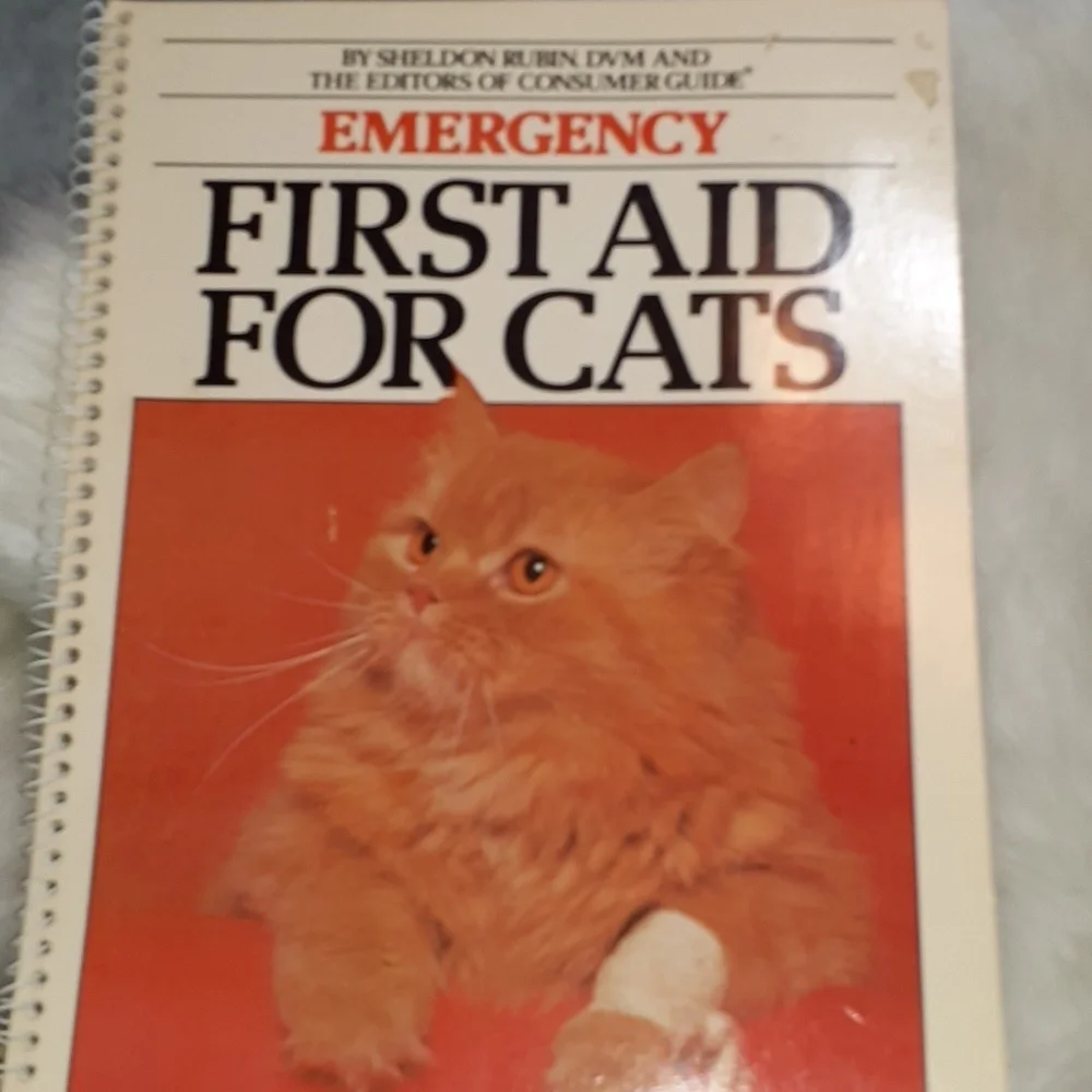 Kitten/CAT KIT NWT + 1st Aid book